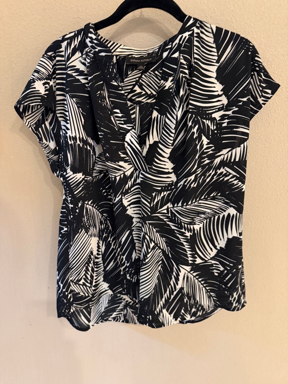 Banana Republic Black and White Palm-Print Short Sleeve Blouse